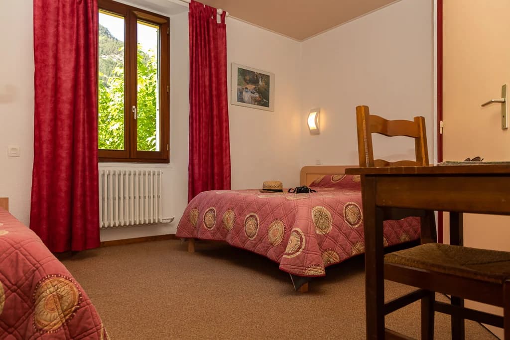 Chambre triple tout confort, hébergement au Pays des Écrins