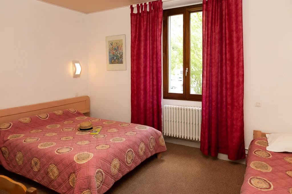 Chambre triple tout confort, hébergement au Pays des Écrins